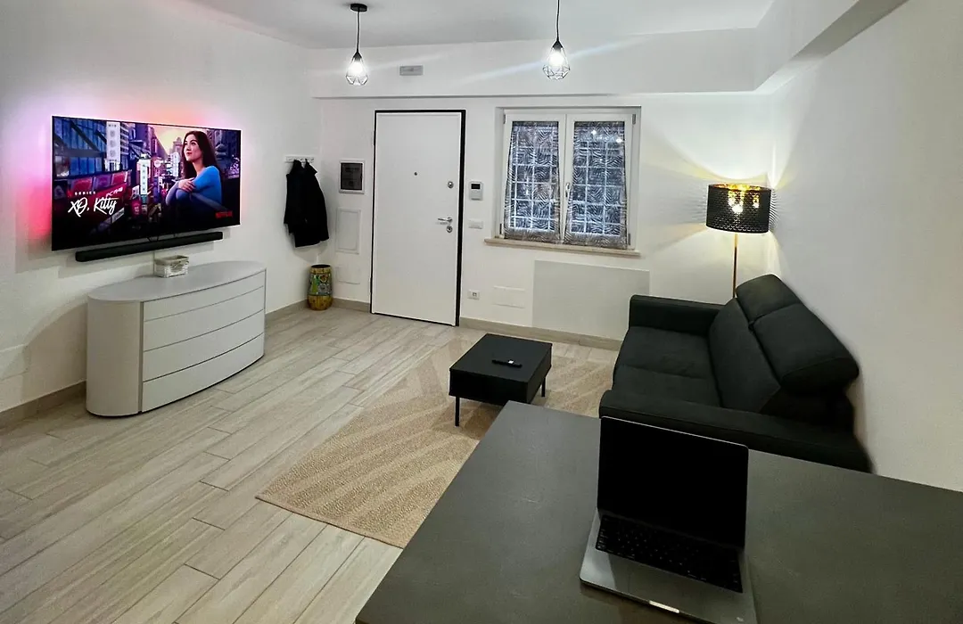 Elegant & Spacious 2Br 2Ba Unit With Private Patio-1